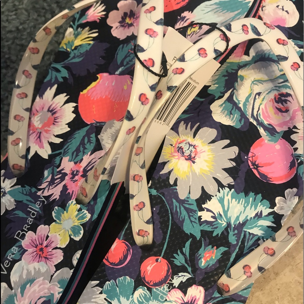Vera Bradley flip flops NWT
